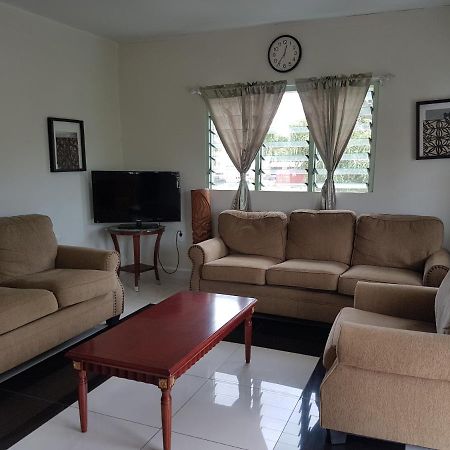 Malau Lodge Нукуалофа Екстер'єр фото