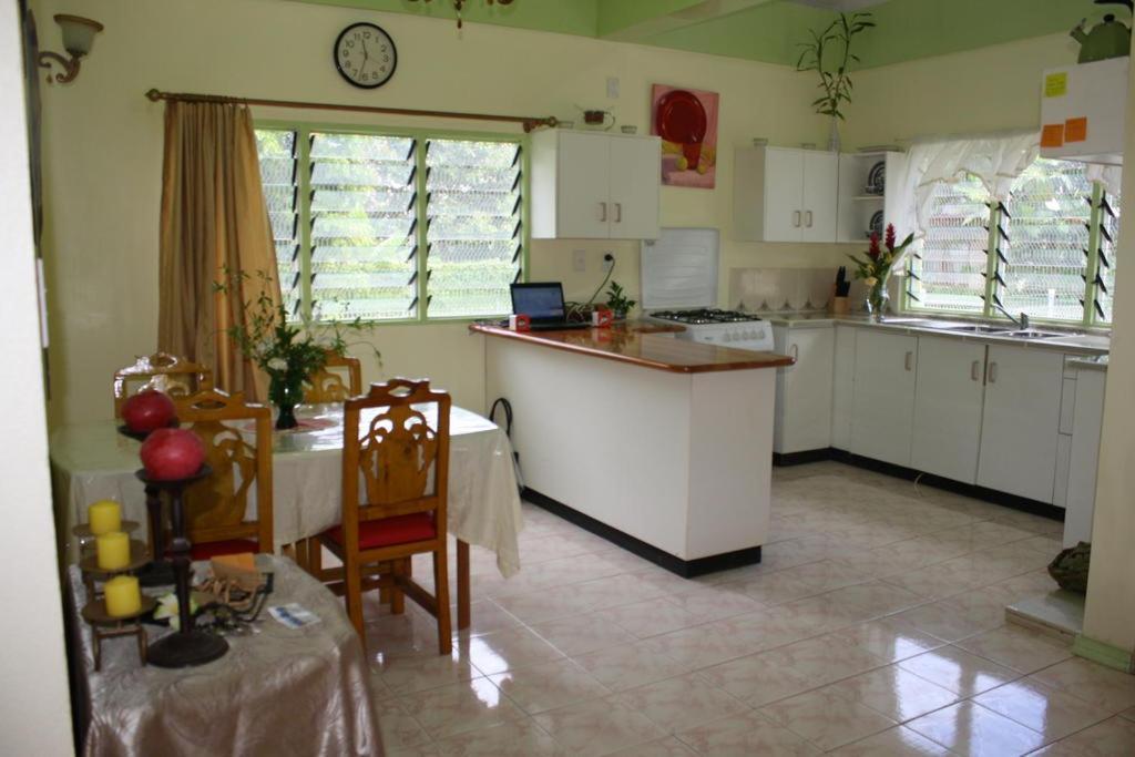 Malau Lodge Нукуалофа Екстер'єр фото