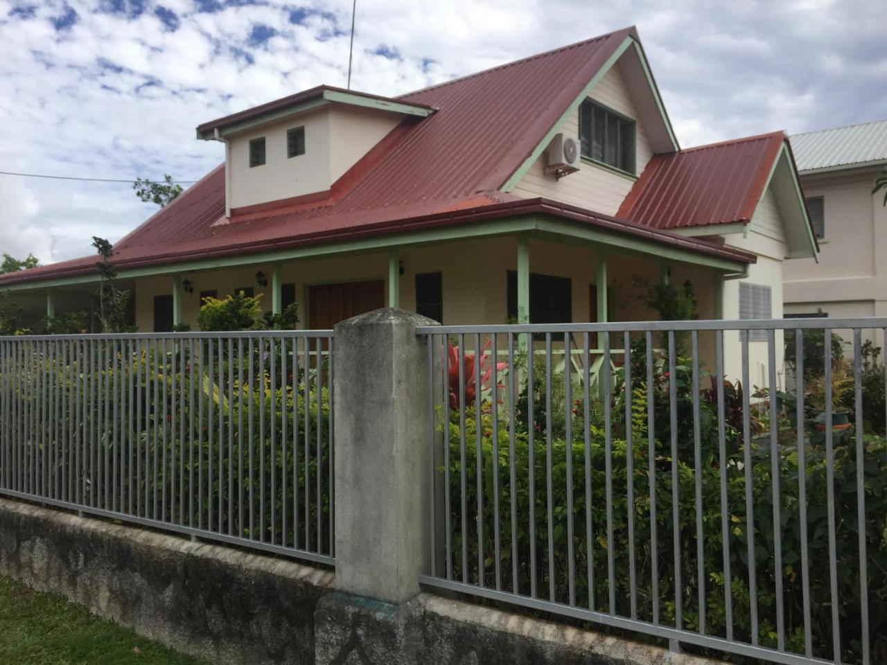 Malau Lodge Нукуалофа Екстер'єр фото