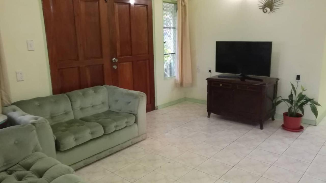 Malau Lodge Нукуалофа Екстер'єр фото