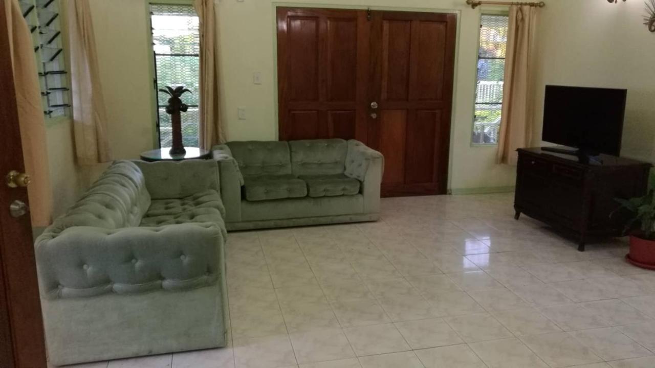 Malau Lodge Нукуалофа Екстер'єр фото